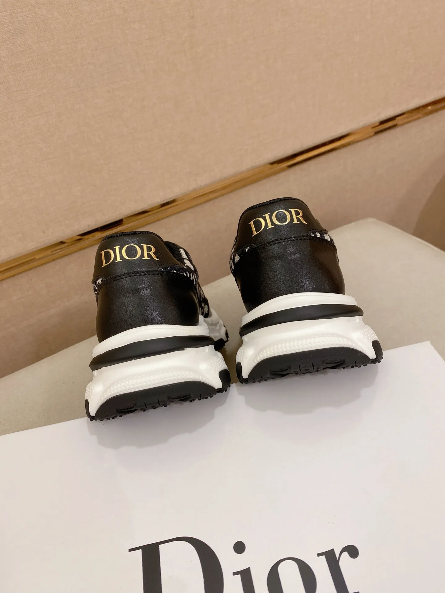Men's clothing and shoes 442💰🇮🇹🇮🇹Dior d The new model is on sale at the same time at the counter. The upper 🇮🇹 is imported Italian first-layer cowhide, and the lining is fully imported sheepskin 💪💪. It is a complete 1⃣️ to 1⃣️ replica 🇮🇹💪💪, ⚠ Sole: The original sole is specially provided by the original factory. The exclusive movable molded sole is super comfortable. ⚠Original factory single goods, 🔍🔍high quality, you can enter and leave the counter at will, welcome to compare⚠. Code number: 38-44. Can be customized for 45 non-refundable.